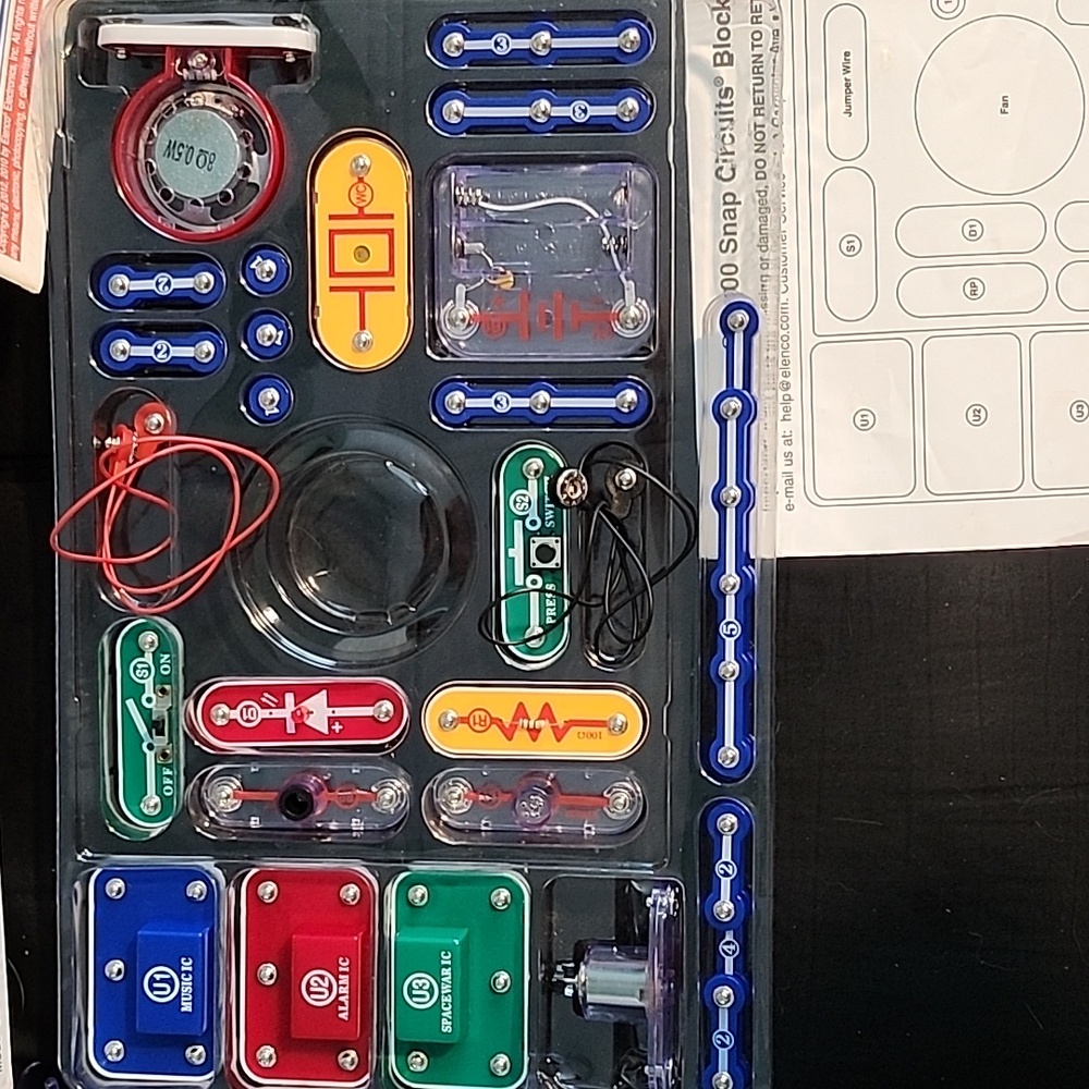 Snap Circuits Jr. Electronics Exploration Kit - Picture 2 of 6